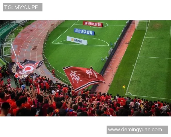 成都足球队战术创新引领潮流助力球队崛起成就新辉煌